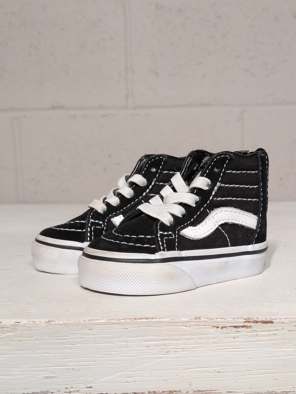 Vans Kids Sk8-Hi High-Top Sneakers in Black/White, Baby Toddler Size 2, like new